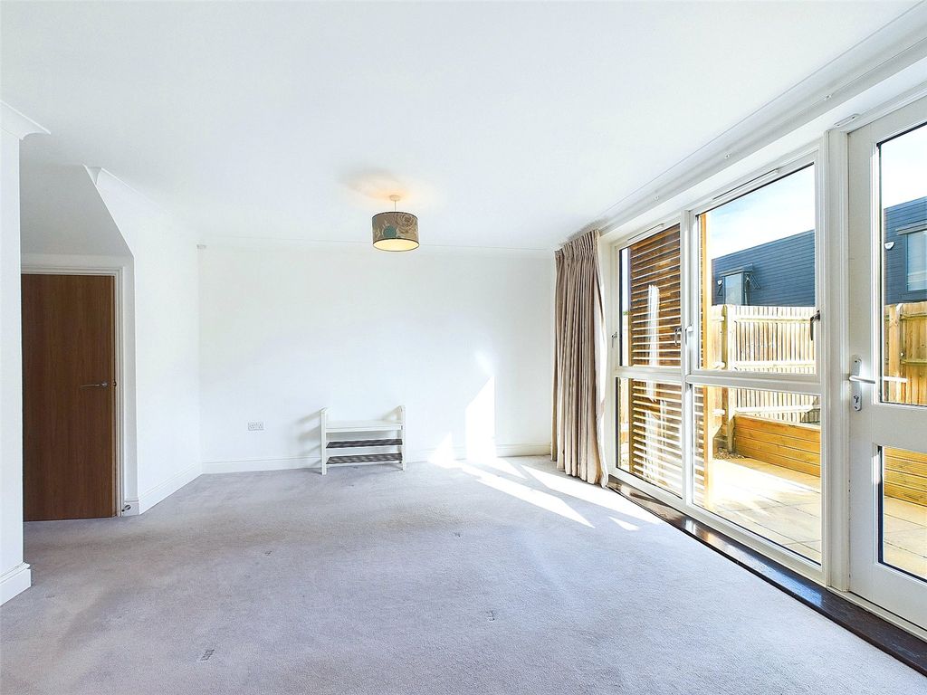 Property photo 3 of 30 Picture No. 04