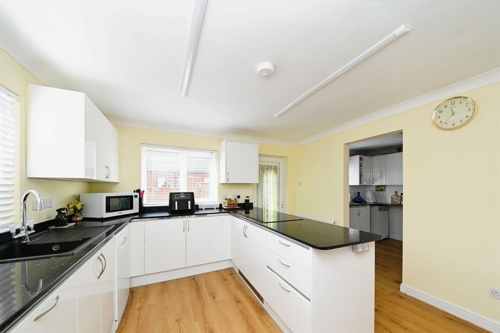 Property photo 3 of 21