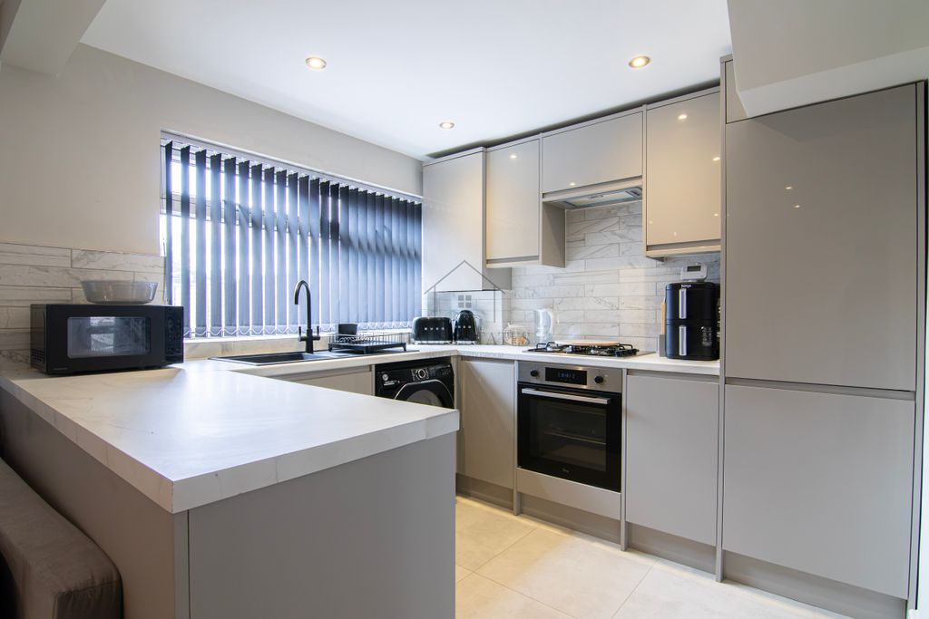 Property photo 3 of 15 Kitchen