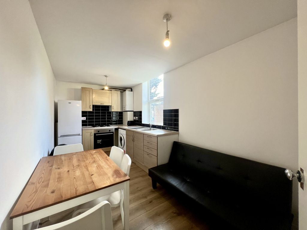 Property photo 1 of 12 2 Bed Flat To Rent In New Cross, New Cross