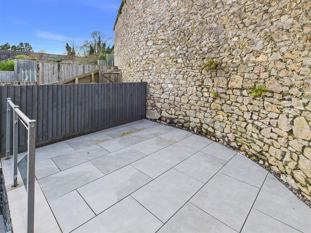 Property photo 2 of 17 Cam05016G0-Pr0150-Still011.Jpg