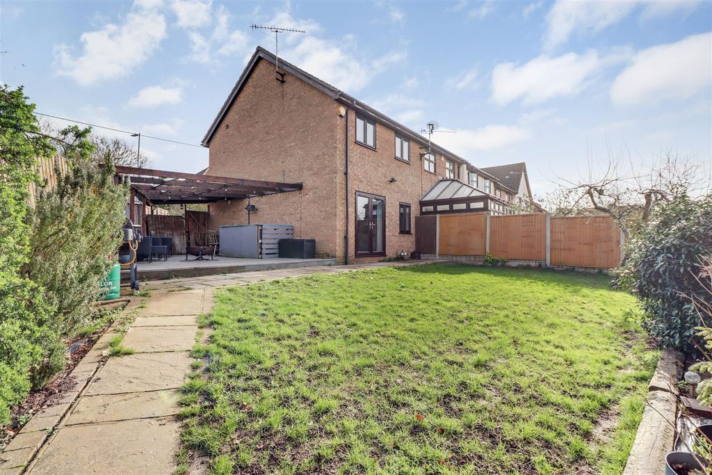 Property photo 2 of 15 48 Wick Lane-6Dp.Jpg