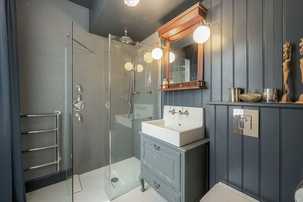 Additional image 11 of 6 bed property for saleUxbridge Road, Hampton TW12