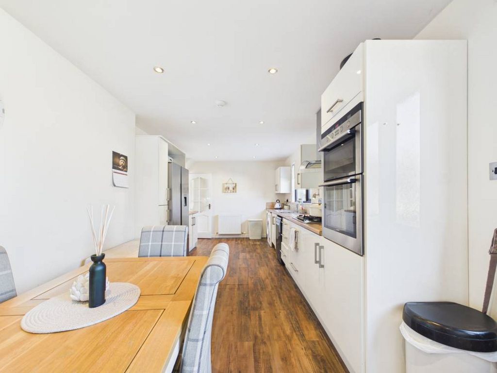 Property photo 3 of 32
