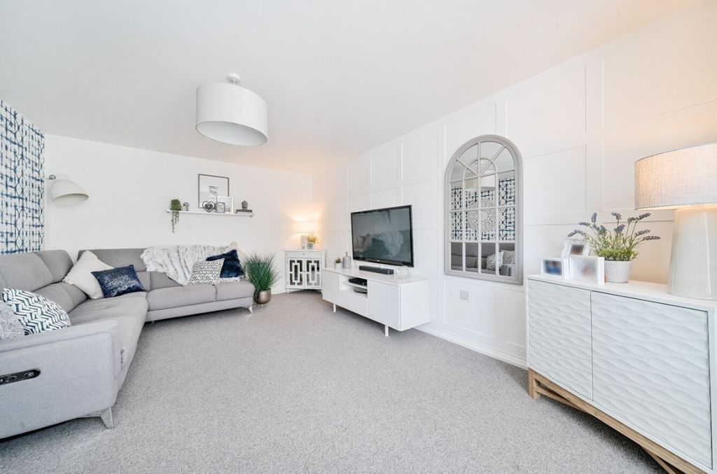 Property photo 3 of 21