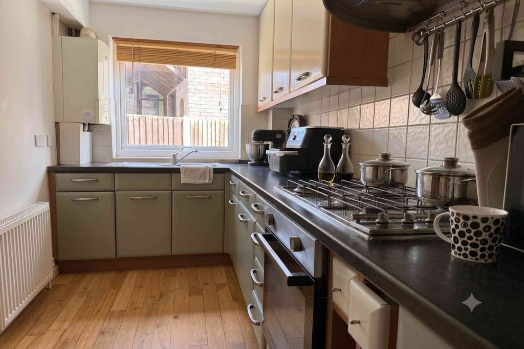 Property photo 3 of 9 Kitchen