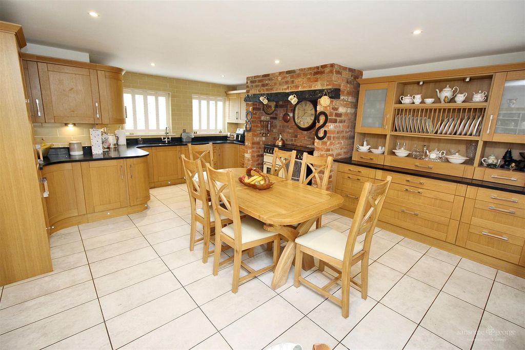 Property photo 2 of 25 Kitchen