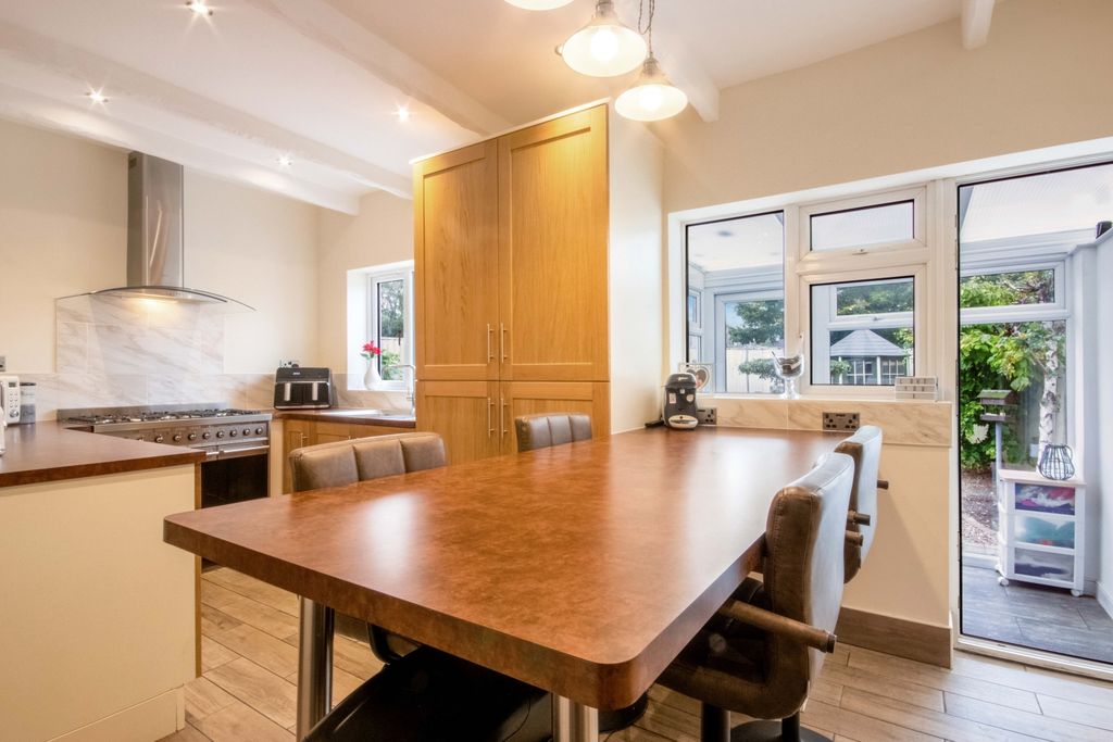 Property photo 3 of 16 Hill-View-12