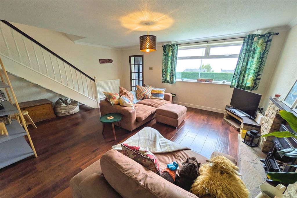 Property photo 2 of 14 Lounge