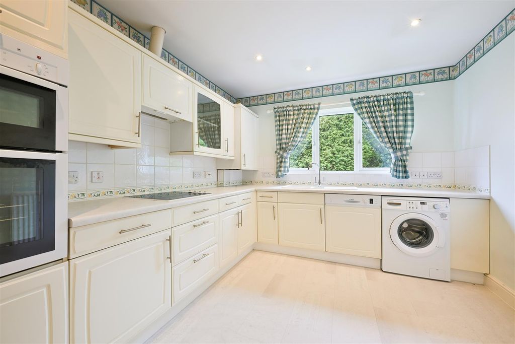 Property photo 3 of 17 Petersmead Close, 16 (1).Jpg