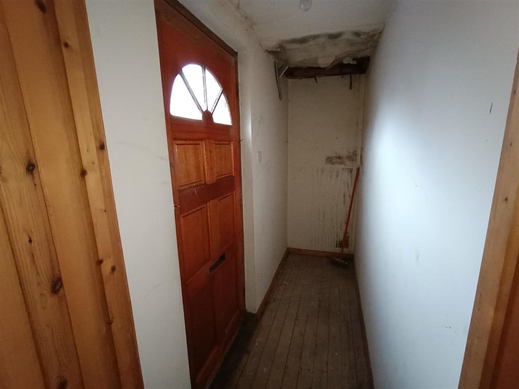 Property photo 3 of 17 Porch