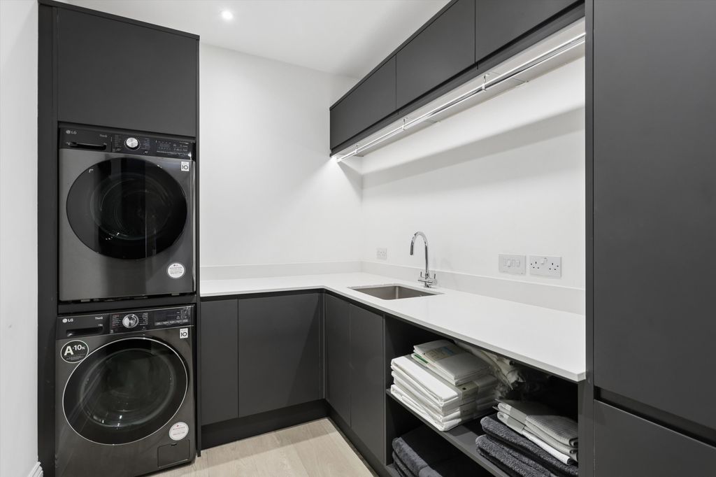 Property photo 3 of 12 Image