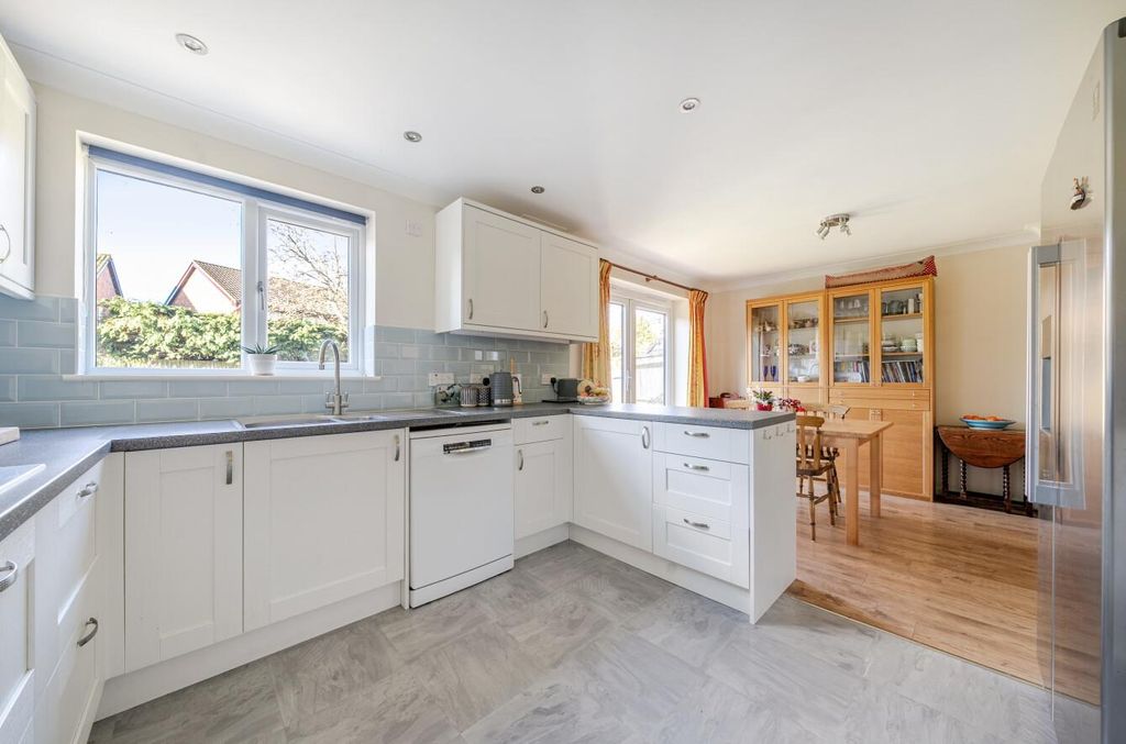 Property photo 3 of 16 1384854-8-69259Ed9Bc72E.Jpg