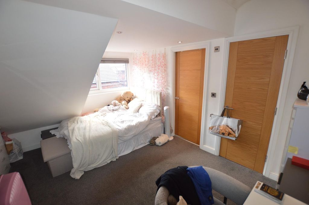 Property photo 3 of 8 Bedroom 1