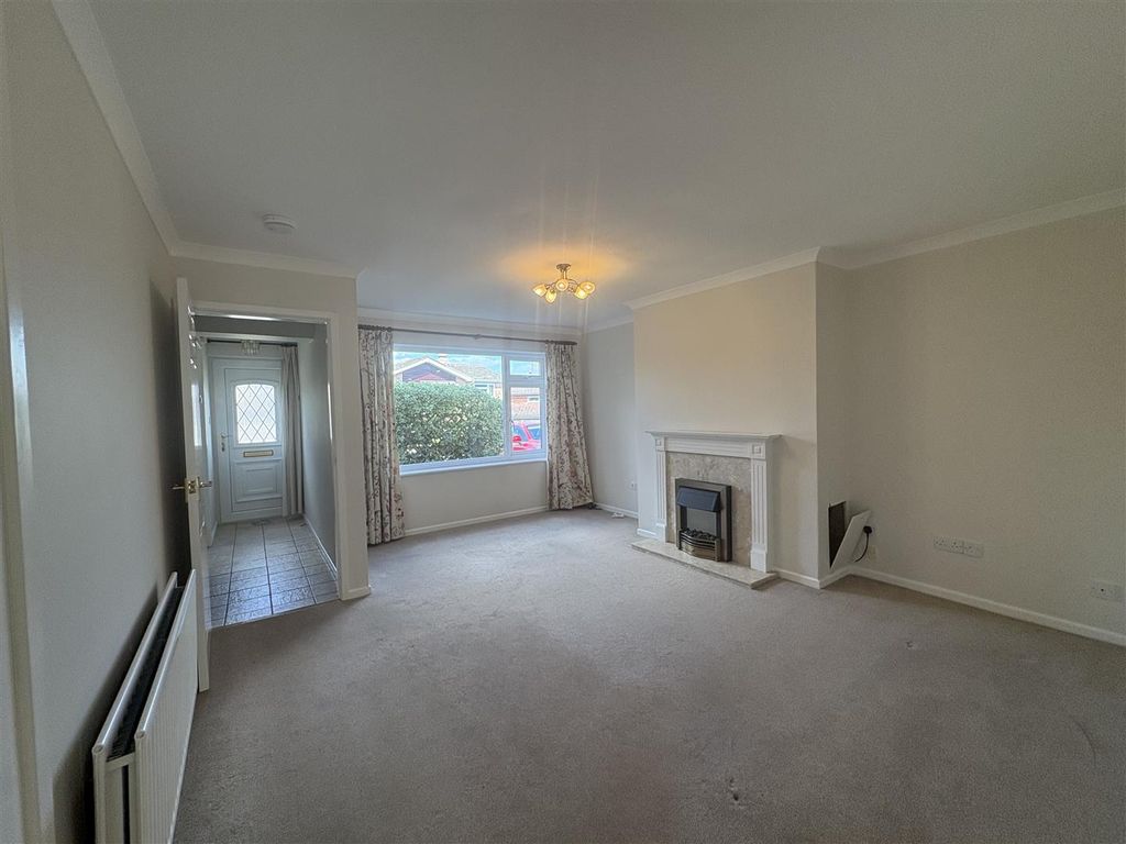 Property photo 3 of 16 Sitting Room