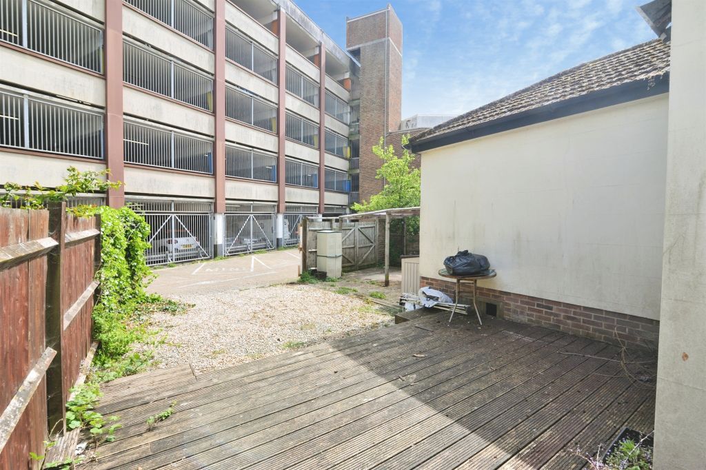 Property photo 2 of 28
