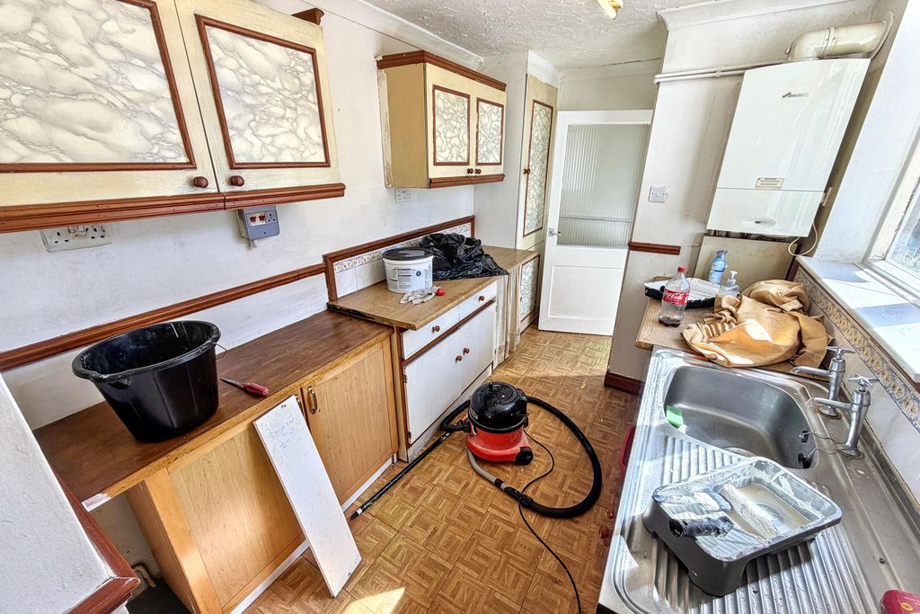 Property photo 2 of 10 60 Priory Road, Shirehampton, Bristol, Bs11 9Td
