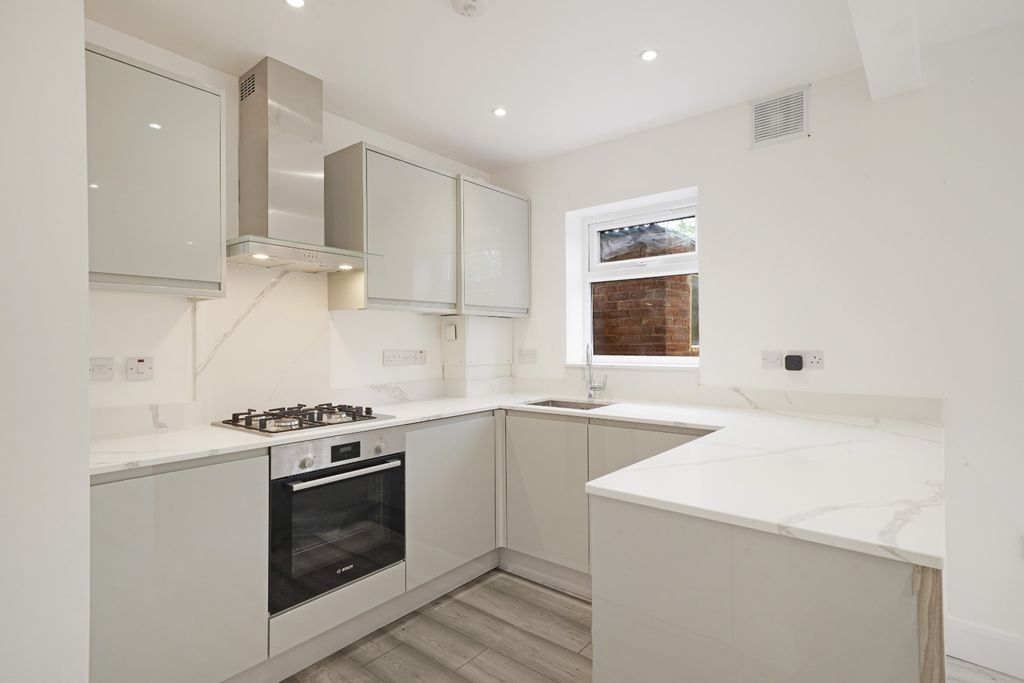 Property photo 3 of 13 4769382