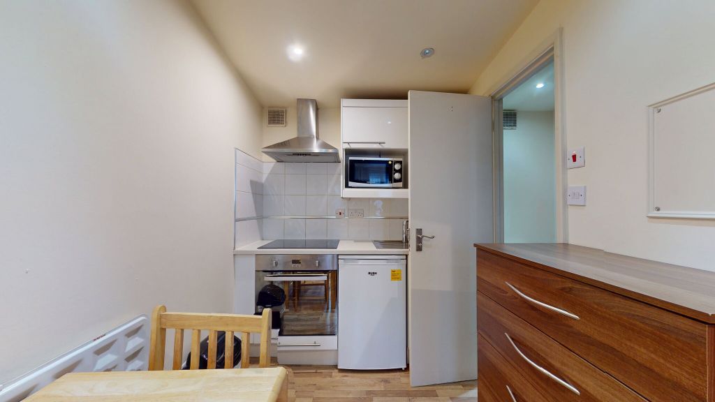 Property photo 2 of 9 Kitchen