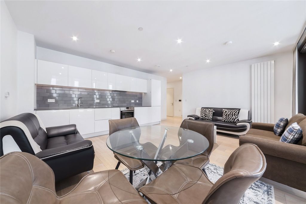 Property photo 3 of 15 Royal Wharf E16