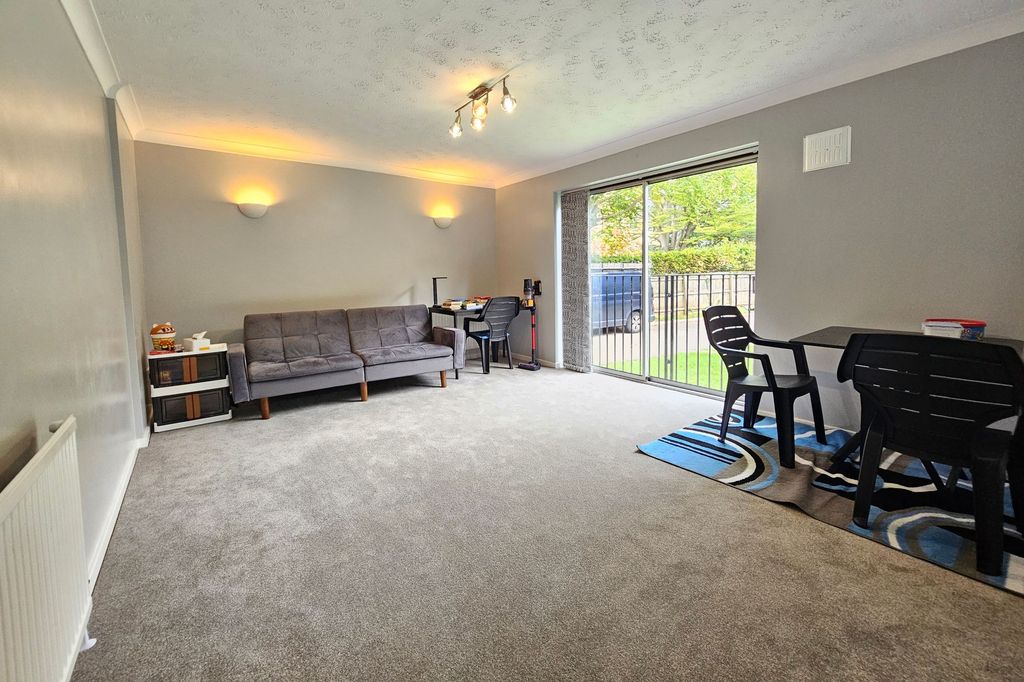 Property photo 3 of 12