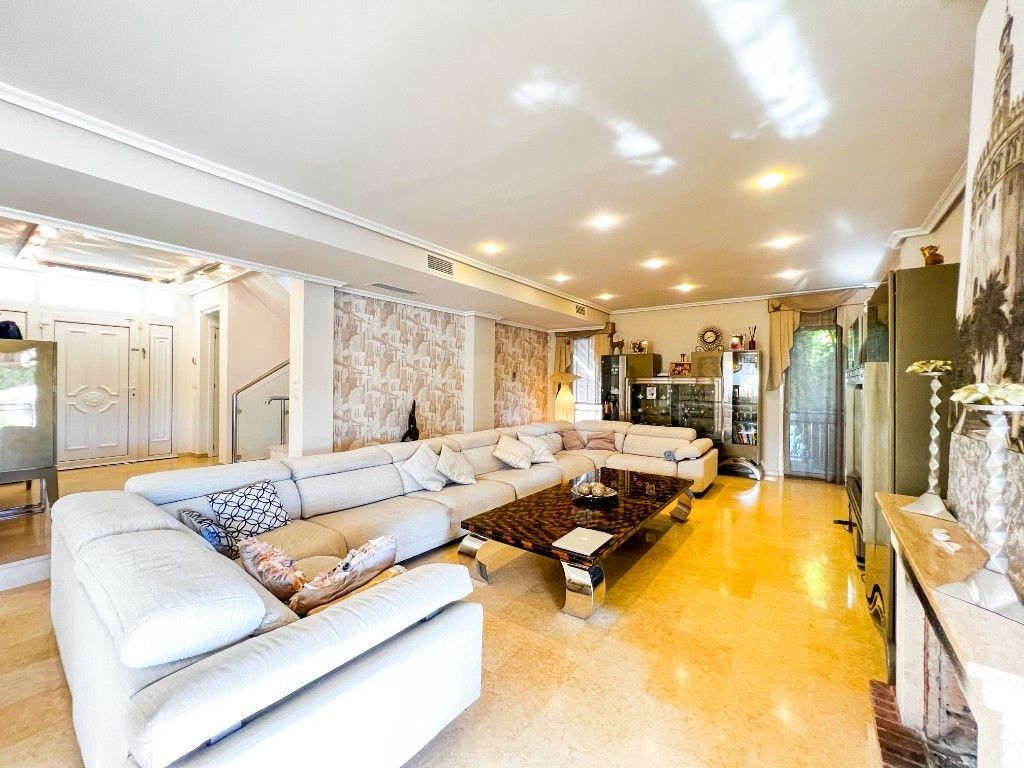 Property photo 2 of 50