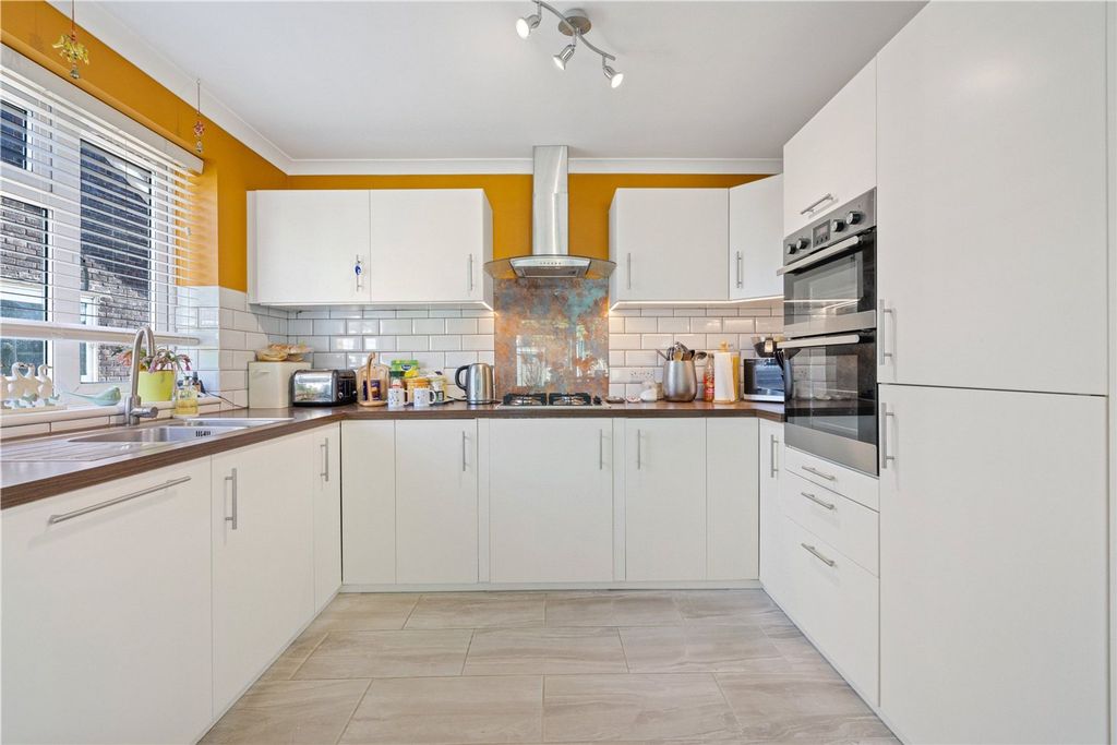 Property photo 3 of 16 Kitchen