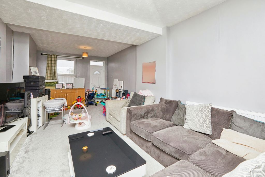 Property photo 2 of 16 Lounge