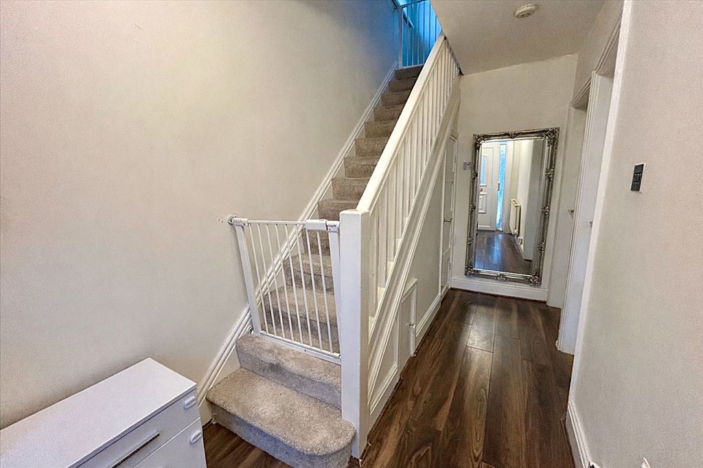 Property photo 2 of 24 Entrance Hallway