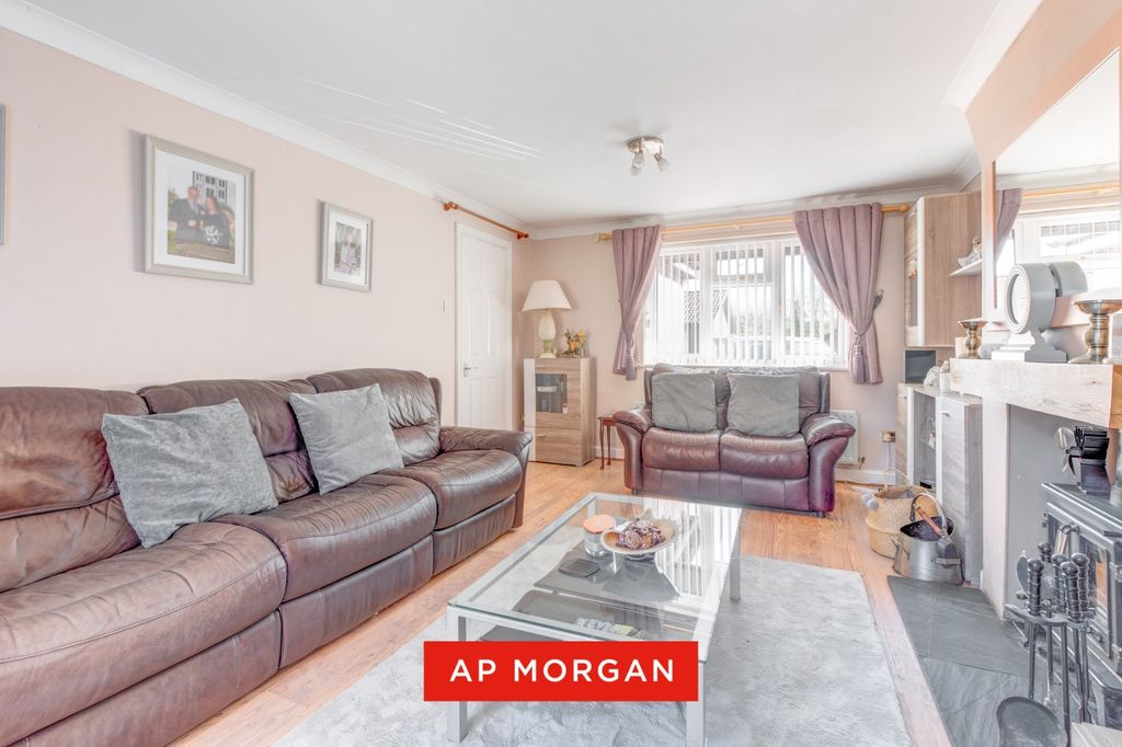 Property photo 3 of 23 Picture No. 15