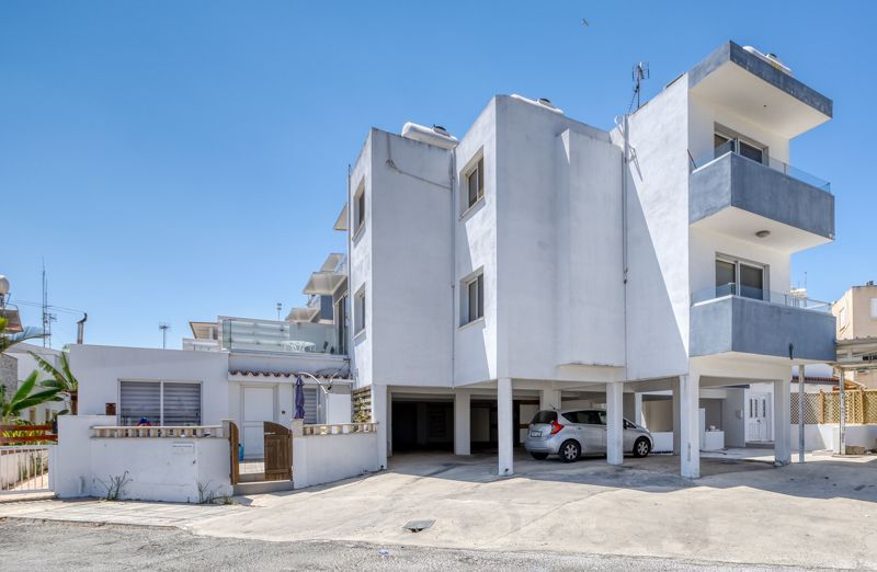 Property photo 1 of 12 Apartment Block