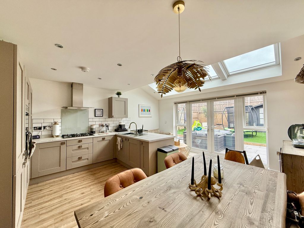 Property photo 2 of 17 Kitchen/Dining