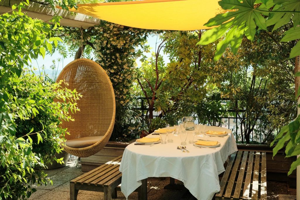 Property photo 1 of 14 A Magnificent Landscaped Terrace With Panoramic Views Over Paris