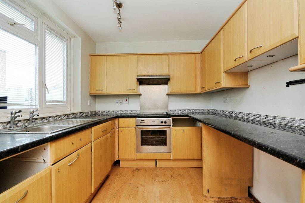 Property photo 3 of 15