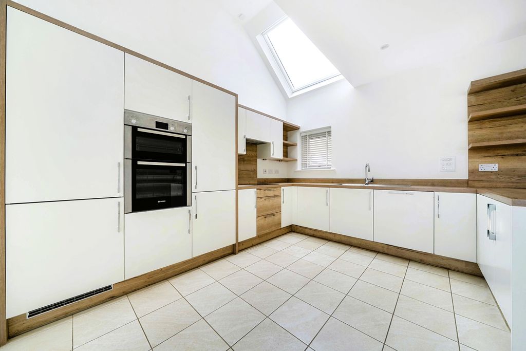 Property photo 3 of 18 Kitchen