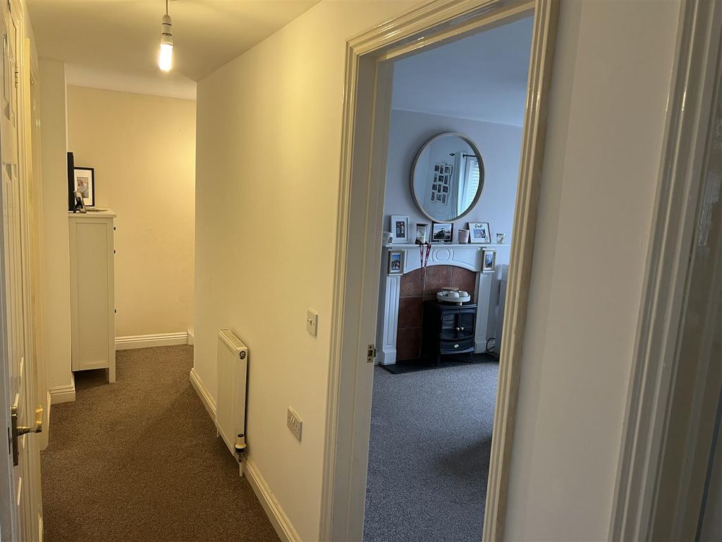 Property photo 3 of 10 Hallway