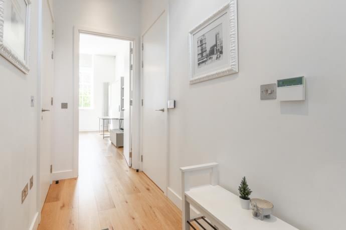 Property photo 3 of 9 Hall