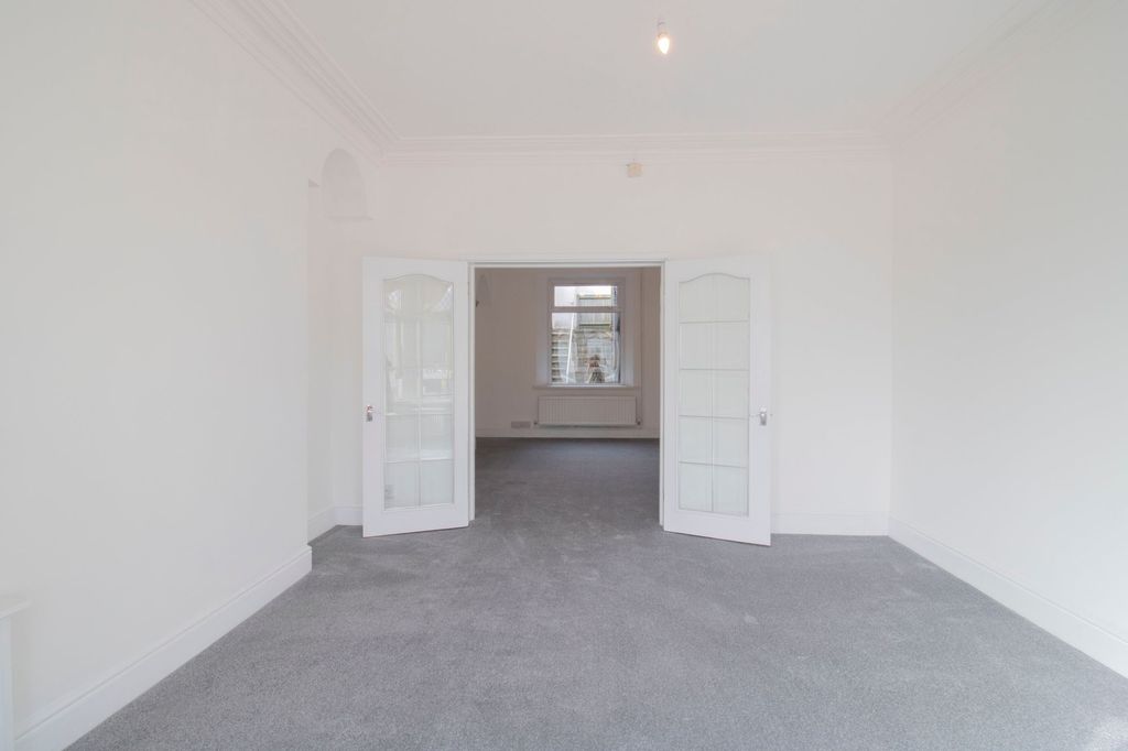 Property photo 3 of 33