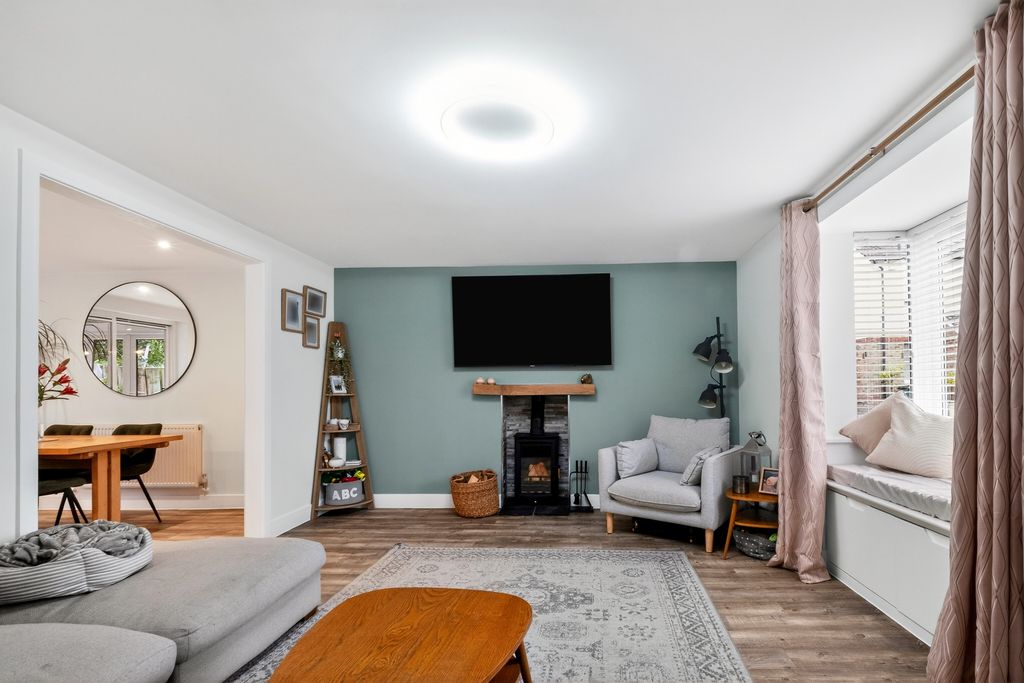 Property photo 2 of 20 Living Room