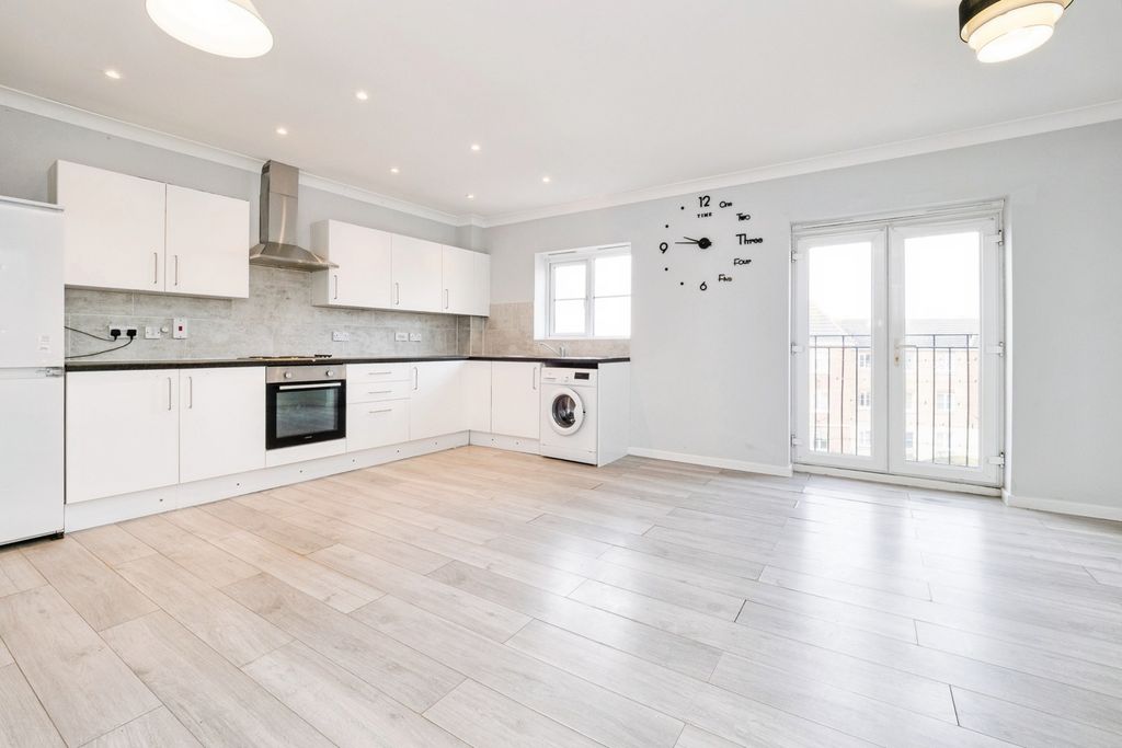 Property photo 3 of 17 Lounge/Kitchen