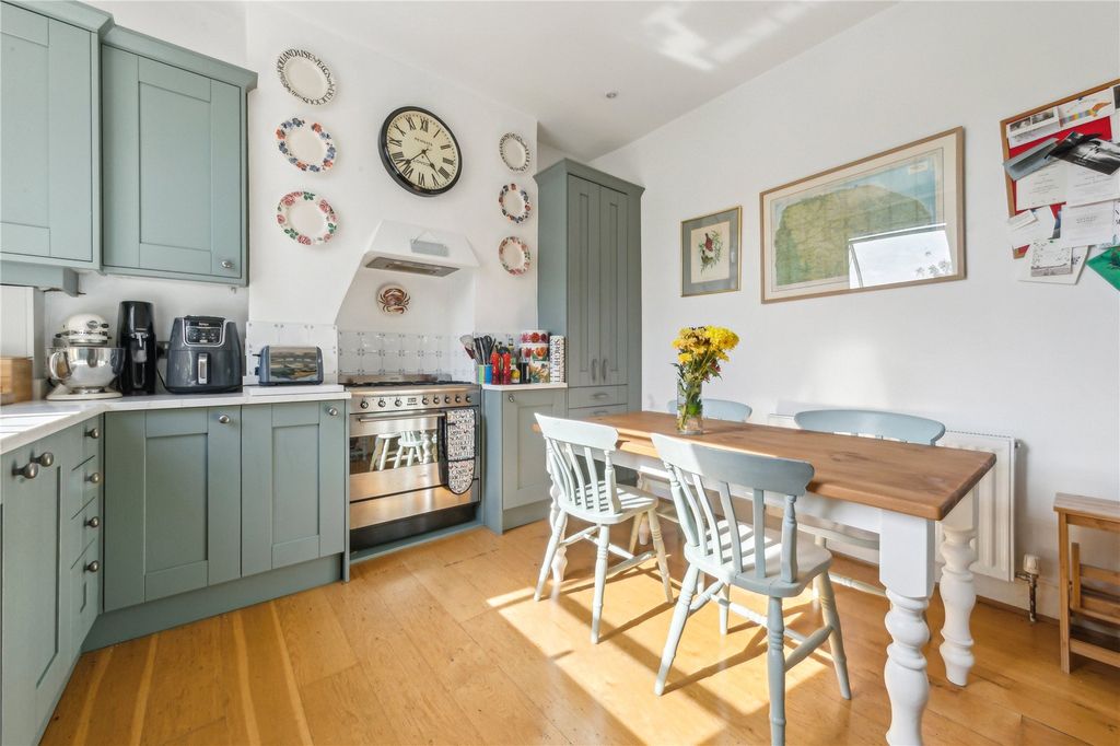 Property photo 2 of 8 Kitchen