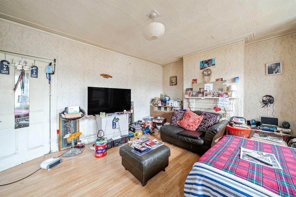 Property photo 3 of 12