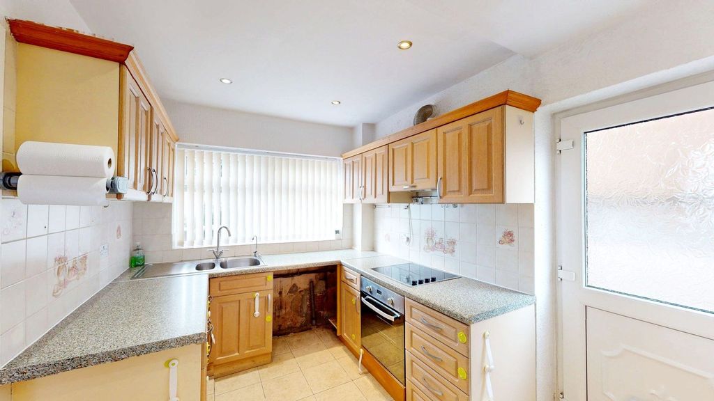 Property photo 3 of 20 Kitchen