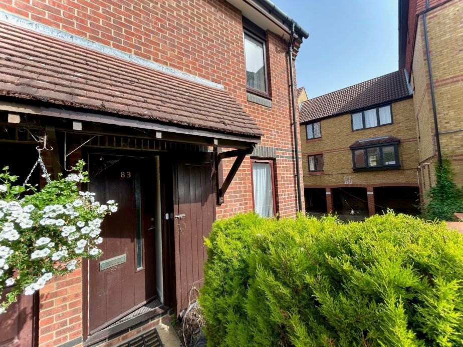 Property photo 1 of 9 2 Bed Maisonette To Rent Turnpike Lane, Sutton Sm1