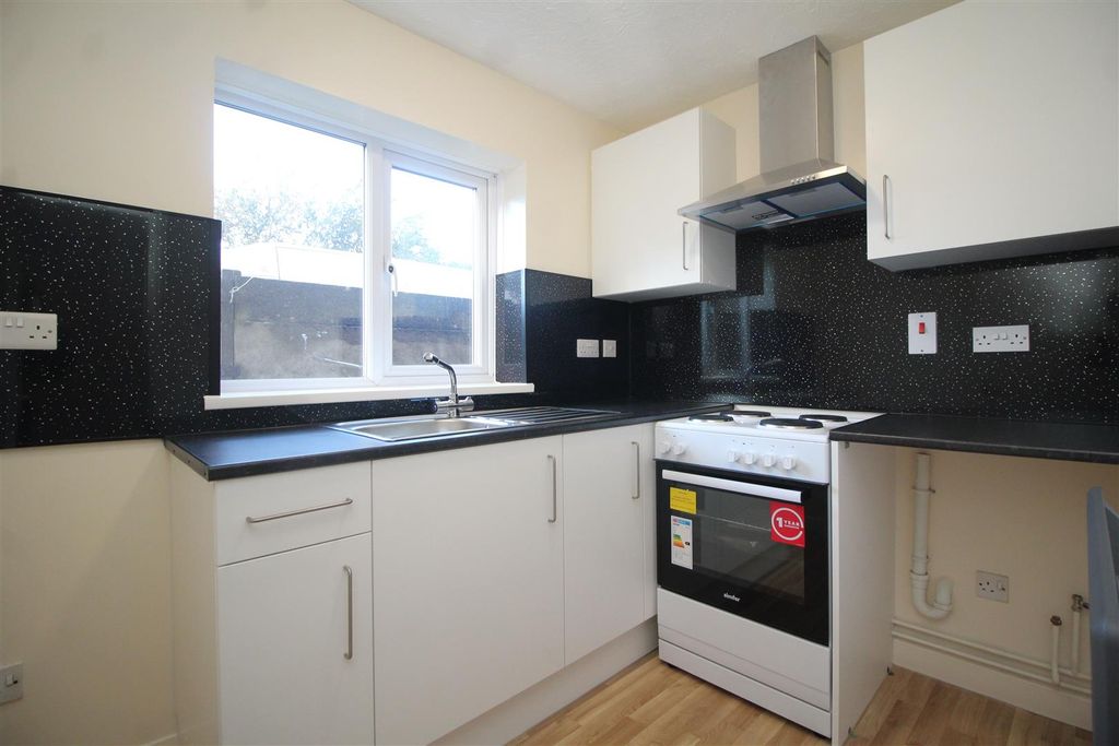 Property photo 2 of 5 Kitchen .Jpg