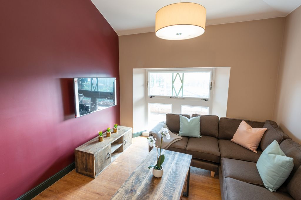 Property photo 1 of 13 Photo 0