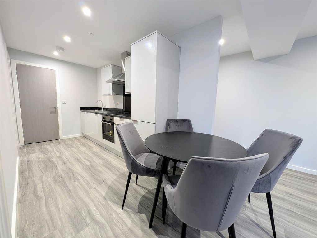 Property photo 2 of 15 Dining/Kitchen