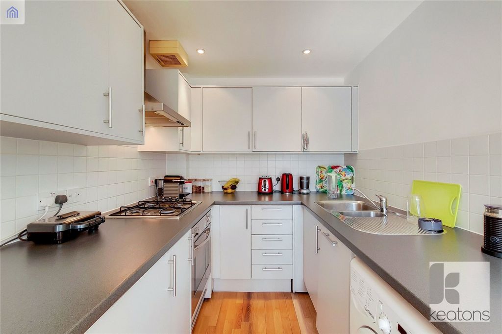 Property photo 2 of 10 Kitchen