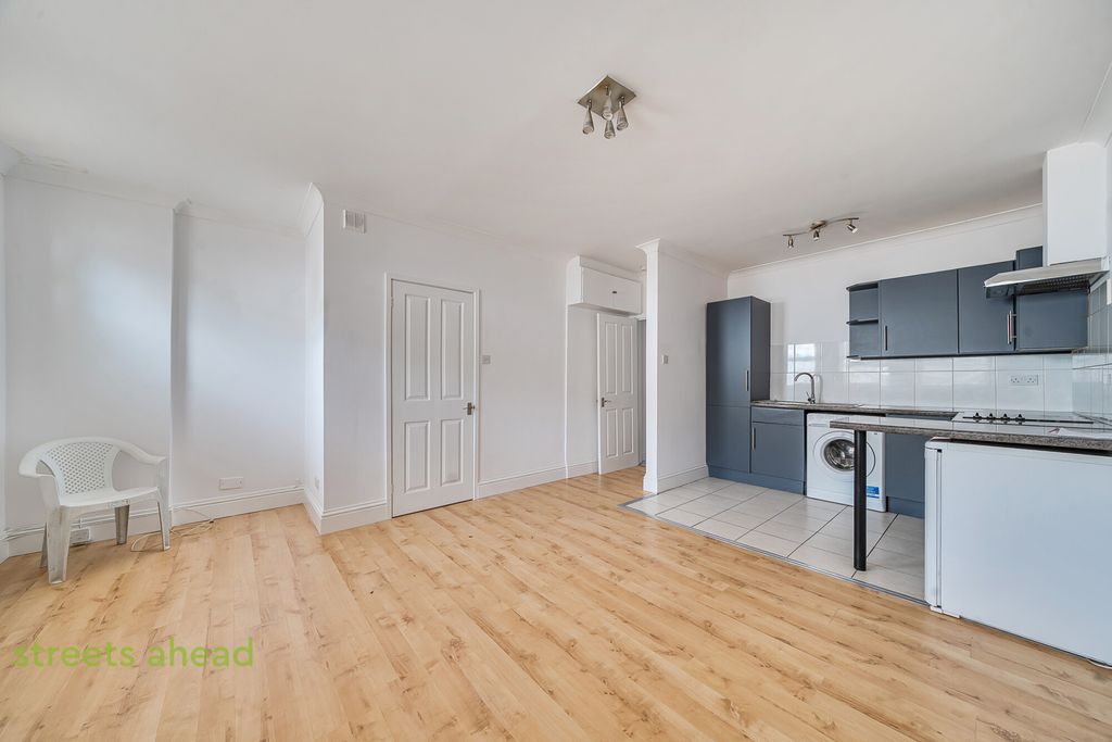 Property photo 1 of 13 d6184dc7-4Ea0-429...