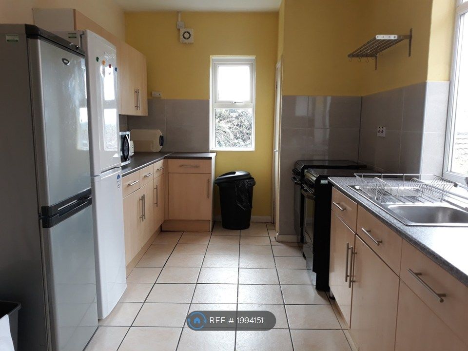 Property photo 3 of 15 Kitchen